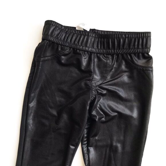 Quinn
and Fox black shinny leggings GUC - piling on the back thigh 12-24 months - Picture 2 of 6